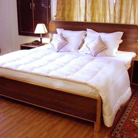 Ikraam Inn Bed & Breakfast Srīnagar Exterior foto