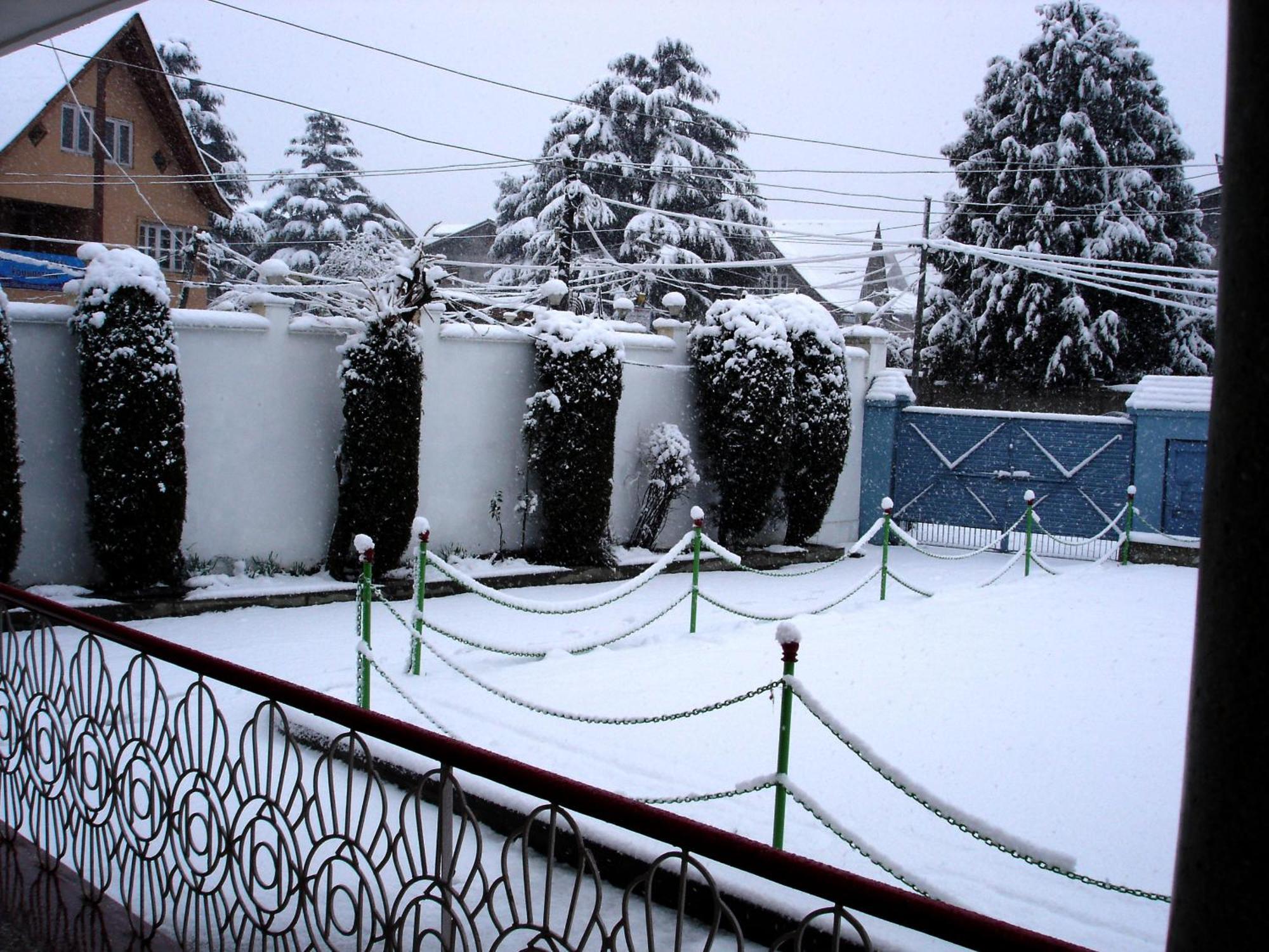 Ikraam Inn Bed & Breakfast Srīnagar Exterior foto