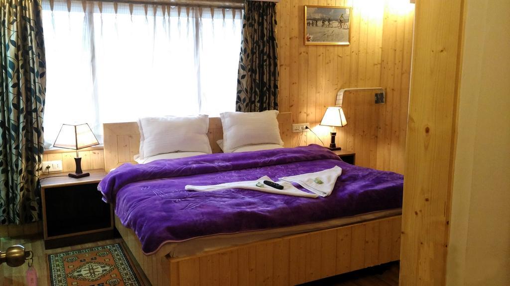 Ikraam Inn Bed & Breakfast Srīnagar Exterior foto