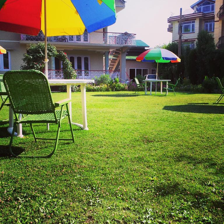 Ikraam Inn Bed & Breakfast Srīnagar Exterior foto